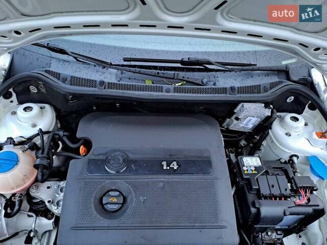 Білий Шкода Фабія, об'ємом двигуна 1.39 л та пробігом 220 тис. км за 4700 $, фото 23 на Automoto.ua