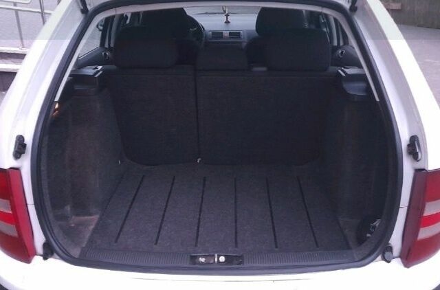 Белый Шкода Фабия, объемом двигателя 1.4 л и пробегом 450 тыс. км за 3800 $, фото 4 на Automoto.ua