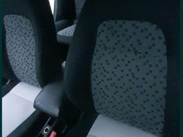 Белый Шкода Фабия, объемом двигателя 1.4 л и пробегом 450 тыс. км за 3800 $, фото 6 на Automoto.ua