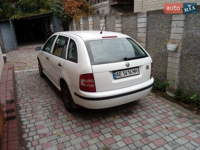 Белый Шкода Фабия, объемом двигателя 1.2 л и пробегом 186 тыс. км за 3000 $, фото 3 на Automoto.ua