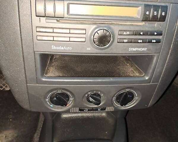 Білий Шкода Фабія, об'ємом двигуна 1.39 л та пробігом 220 тис. км за 4700 $, фото 13 на Automoto.ua