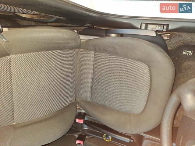 Білий Шкода Фабія, об'ємом двигуна 1.39 л та пробігом 220 тис. км за 4700 $, фото 9 на Automoto.ua