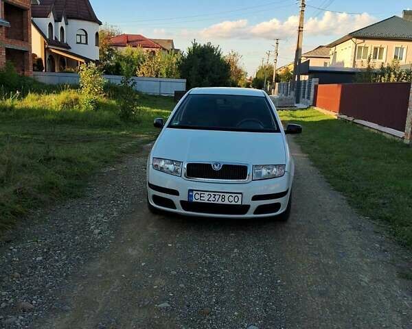 Белый Шкода Фабия, объемом двигателя 1.39 л и пробегом 177 тыс. км за 4300 $, фото 6 на Automoto.ua