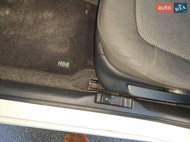 Білий Шкода Фабія, об'ємом двигуна 1.39 л та пробігом 220 тис. км за 4700 $, фото 12 на Automoto.ua