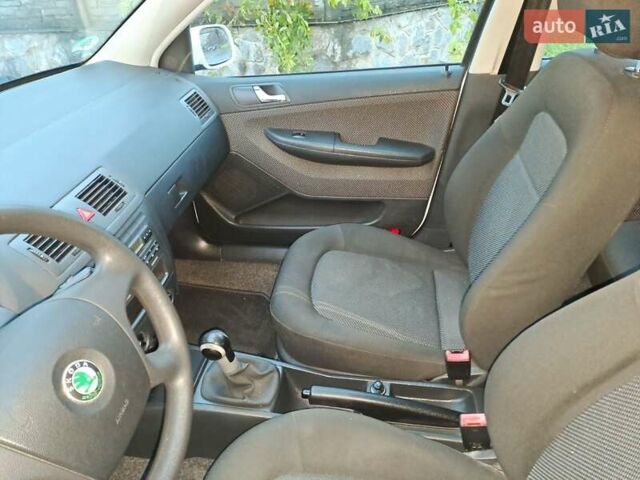Білий Шкода Фабія, об'ємом двигуна 1.39 л та пробігом 220 тис. км за 4700 $, фото 10 на Automoto.ua