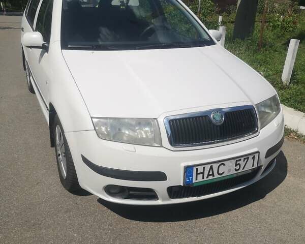 Білий Шкода Фабія, об'ємом двигуна 1.39 л та пробігом 210 тис. км за 1999 $, фото 1 на Automoto.ua
