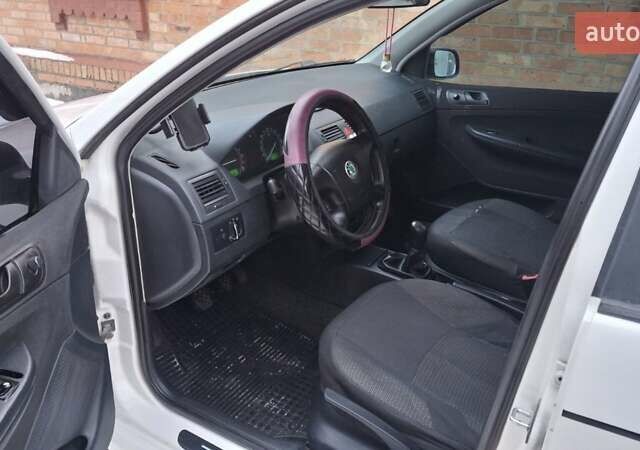 Білий Шкода Фабія, об'ємом двигуна 1.42 л та пробігом 201 тис. км за 3599 $, фото 21 на Automoto.ua