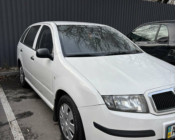 Білий Шкода Фабія, об'ємом двигуна 1.2 л та пробігом 221 тис. км за 3800 $, фото 2 на Automoto.ua