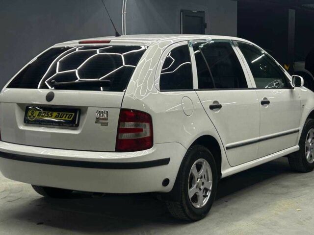 Белый Шкода Фабия, объемом двигателя 1.4 л и пробегом 293 тыс. км за 4700 $, фото 5 на Automoto.ua