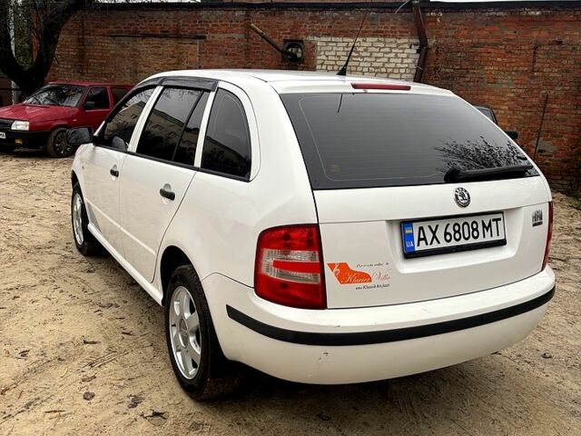 Белый Шкода Фабия, объемом двигателя 1.2 л и пробегом 213 тыс. км за 3500 $, фото 7 на Automoto.ua