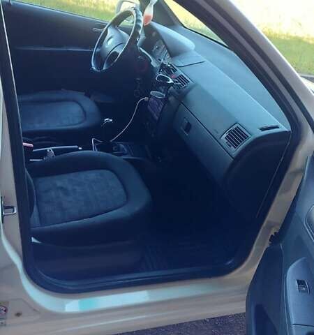 Белый Шкода Фабия, объемом двигателя 1.39 л и пробегом 278 тыс. км за 3700 $, фото 7 на Automoto.ua