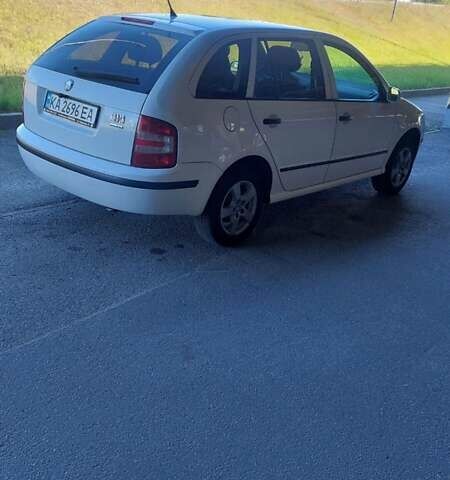 Белый Шкода Фабия, объемом двигателя 1.39 л и пробегом 278 тыс. км за 3700 $, фото 1 на Automoto.ua