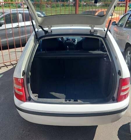 Белый Шкода Фабия, объемом двигателя 1.39 л и пробегом 278 тыс. км за 3700 $, фото 8 на Automoto.ua