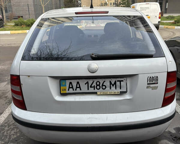 Білий Шкода Фабія, об'ємом двигуна 1.2 л та пробігом 221 тис. км за 3800 $, фото 3 на Automoto.ua