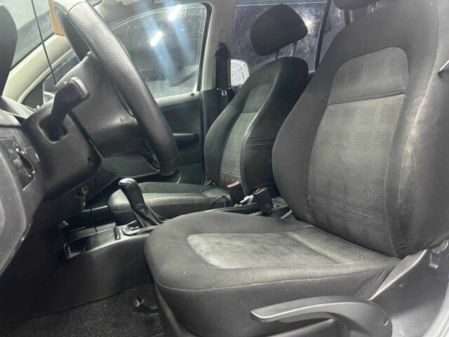 Белый Шкода Фабия, объемом двигателя 1.4 л и пробегом 293 тыс. км за 4700 $, фото 6 на Automoto.ua