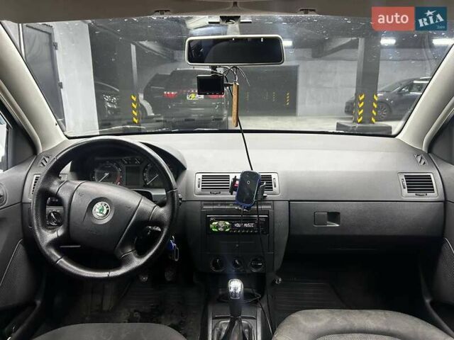 Белый Шкода Фабия, объемом двигателя 1.39 л и пробегом 293 тыс. км за 4700 $, фото 9 на Automoto.ua