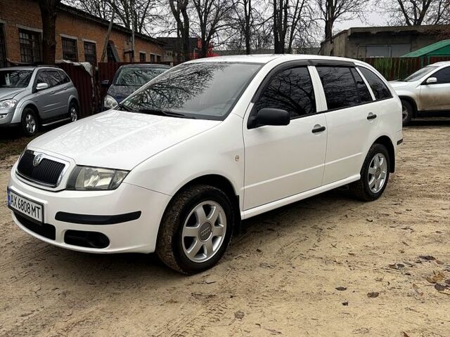 Белый Шкода Фабия, объемом двигателя 1.2 л и пробегом 213 тыс. км за 3500 $, фото 5 на Automoto.ua