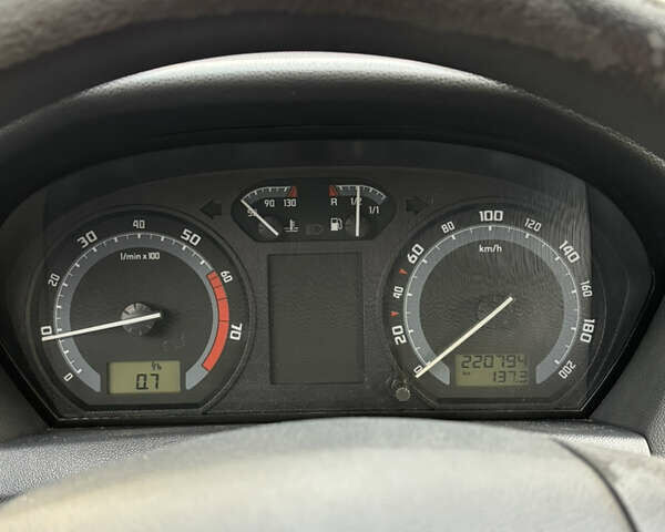 Білий Шкода Фабія, об'ємом двигуна 1.2 л та пробігом 221 тис. км за 3800 $, фото 11 на Automoto.ua