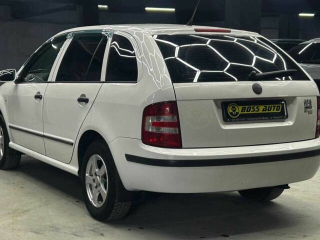 Белый Шкода Фабия, объемом двигателя 1.4 л и пробегом 293 тыс. км за 4700 $, фото 3 на Automoto.ua