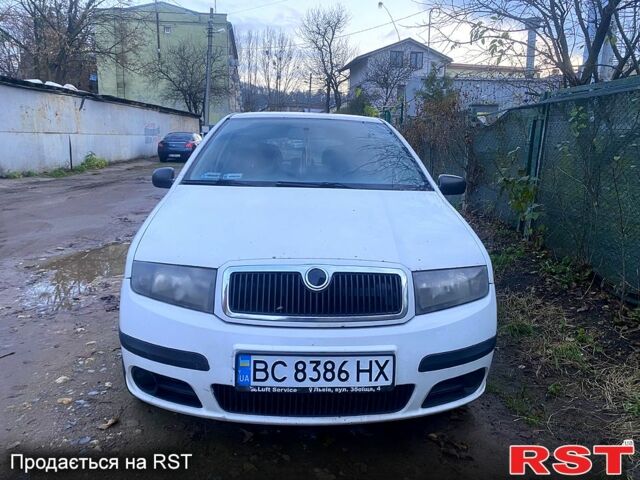 Белый Шкода Фабия, объемом двигателя 1.4 л и пробегом 350 тыс. км за 3000 $, фото 8 на Automoto.ua