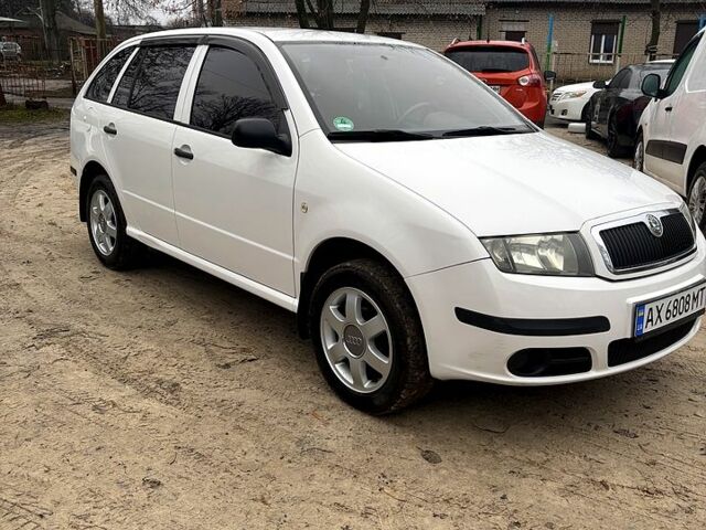Белый Шкода Фабия, объемом двигателя 1.2 л и пробегом 213 тыс. км за 3500 $, фото 3 на Automoto.ua