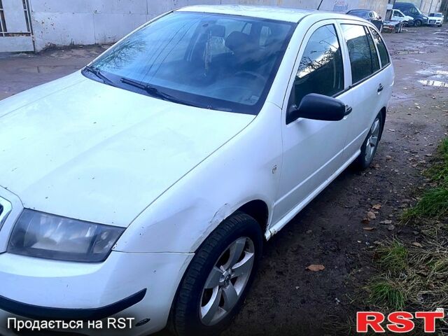 Белый Шкода Фабия, объемом двигателя 1.4 л и пробегом 350 тыс. км за 3000 $, фото 2 на Automoto.ua