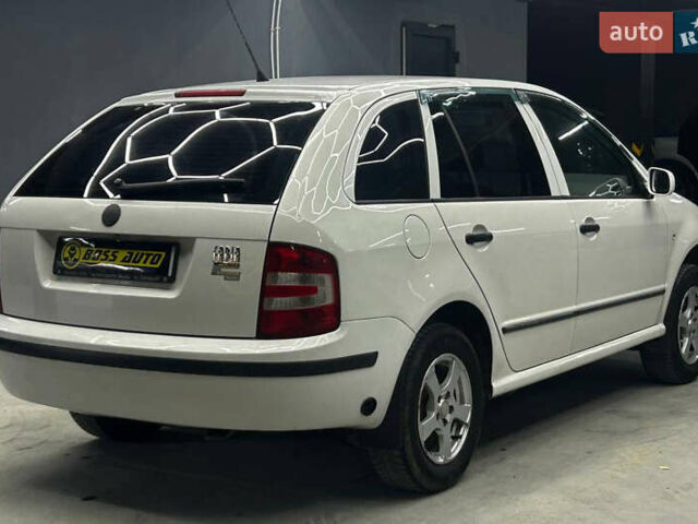 Белый Шкода Фабия, объемом двигателя 1.39 л и пробегом 293 тыс. км за 4700 $, фото 5 на Automoto.ua