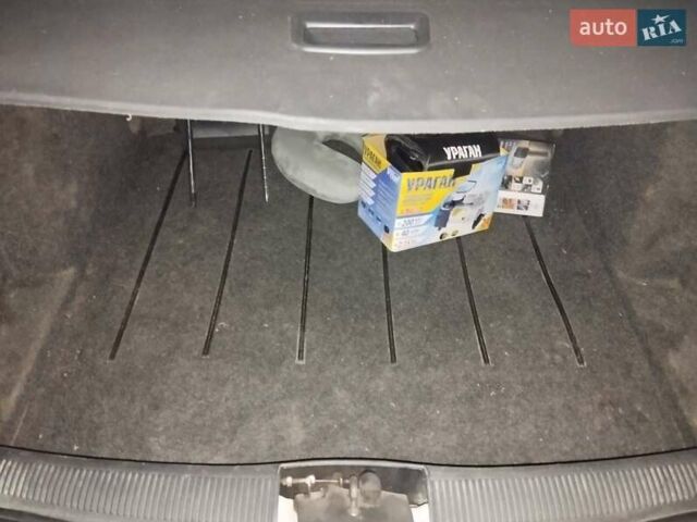 Белый Шкода Фабия, объемом двигателя 1.2 л и пробегом 260 тыс. км за 3650 $, фото 3 на Automoto.ua