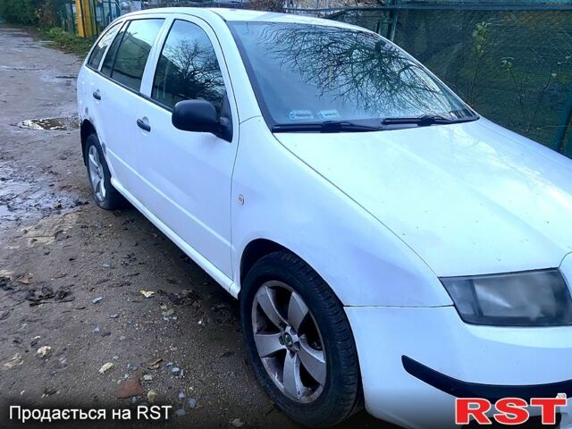 Белый Шкода Фабия, объемом двигателя 1.4 л и пробегом 350 тыс. км за 3000 $, фото 1 на Automoto.ua