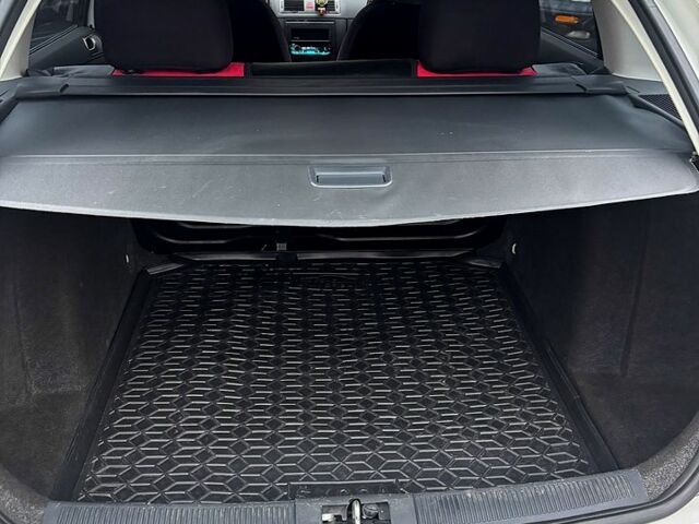 Белый Шкода Фабия, объемом двигателя 1.2 л и пробегом 213 тыс. км за 3500 $, фото 8 на Automoto.ua