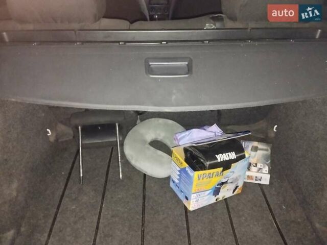 Белый Шкода Фабия, объемом двигателя 1.2 л и пробегом 260 тыс. км за 3650 $, фото 4 на Automoto.ua