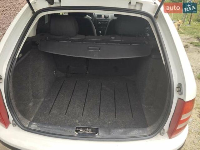 Белый Шкода Фабия, объемом двигателя 1.2 л и пробегом 260 тыс. км за 3650 $, фото 9 на Automoto.ua