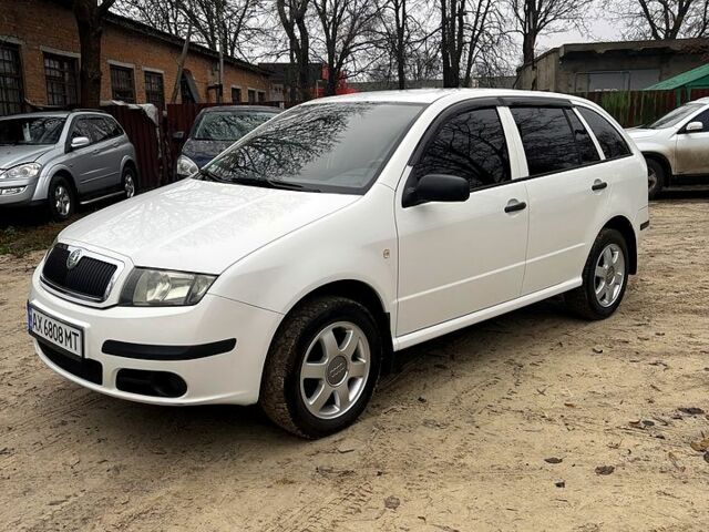 Белый Шкода Фабия, объемом двигателя 1.2 л и пробегом 213 тыс. км за 3500 $, фото 1 на Automoto.ua