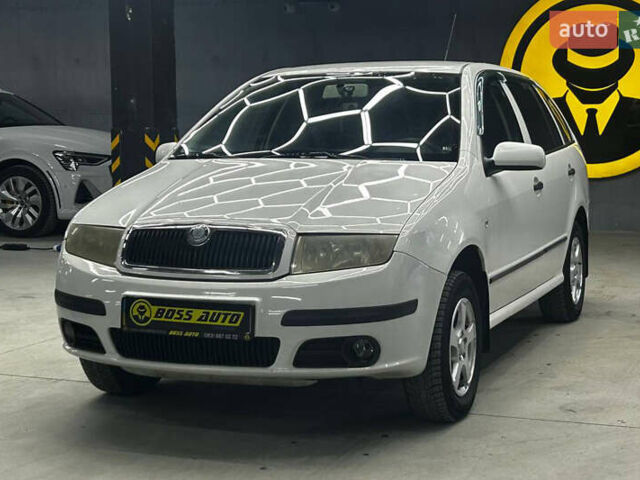 Белый Шкода Фабия, объемом двигателя 1.39 л и пробегом 293 тыс. км за 4700 $, фото 2 на Automoto.ua