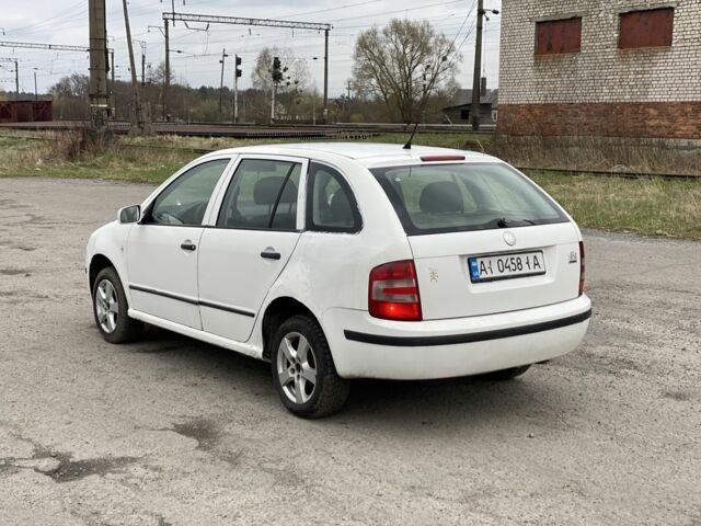 Белый Шкода Фабия, объемом двигателя 1.2 л и пробегом 300 тыс. км за 1750 $, фото 4 на Automoto.ua