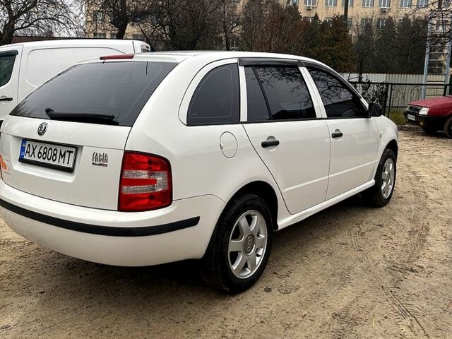 Белый Шкода Фабия, объемом двигателя 1.2 л и пробегом 213 тыс. км за 3500 $, фото 4 на Automoto.ua
