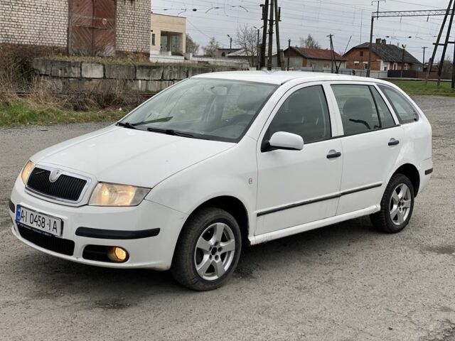 Белый Шкода Фабия, объемом двигателя 1.2 л и пробегом 300 тыс. км за 1750 $, фото 5 на Automoto.ua