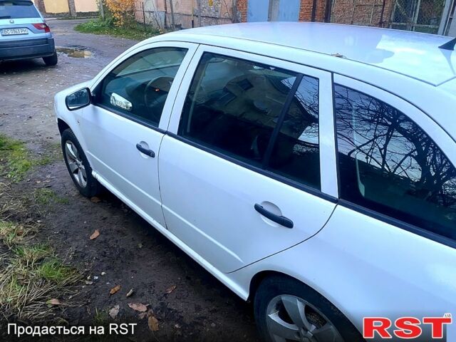 Белый Шкода Фабия, объемом двигателя 1.4 л и пробегом 350 тыс. км за 3000 $, фото 3 на Automoto.ua