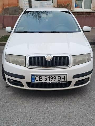 Белый Шкода Фабия, объемом двигателя 1.2 л и пробегом 218 тыс. км за 3950 $, фото 3 на Automoto.ua