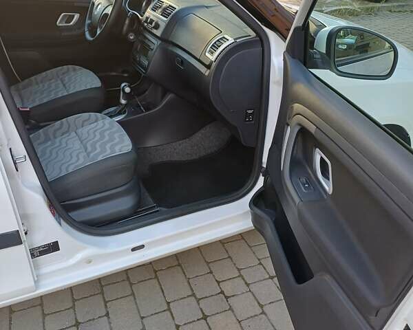 Білий Шкода Фабія, об'ємом двигуна 1.6 л та пробігом 211 тис. км за 6600 $, фото 12 на Automoto.ua