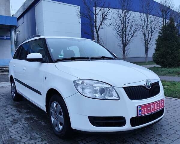 Білий Шкода Фабія, об'ємом двигуна 1.4 л та пробігом 182 тис. км за 5500 $, фото 1 на Automoto.ua