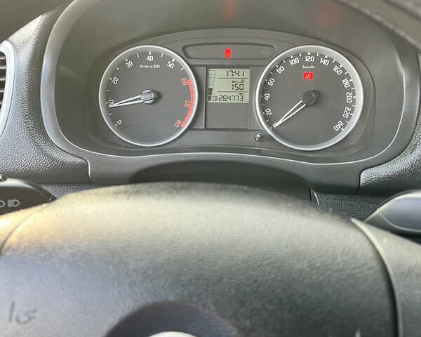 Белый Шкода Фабия, объемом двигателя 1.39 л и пробегом 265 тыс. км за 5300 $, фото 13 на Automoto.ua