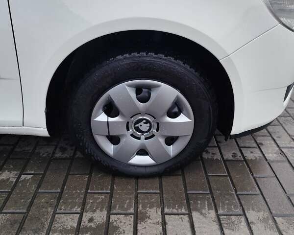 Білий Шкода Фабія, об'ємом двигуна 1.4 л та пробігом 182 тис. км за 5500 $, фото 33 на Automoto.ua