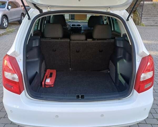 Білий Шкода Фабія, об'ємом двигуна 1.6 л та пробігом 211 тис. км за 6600 $, фото 4 на Automoto.ua