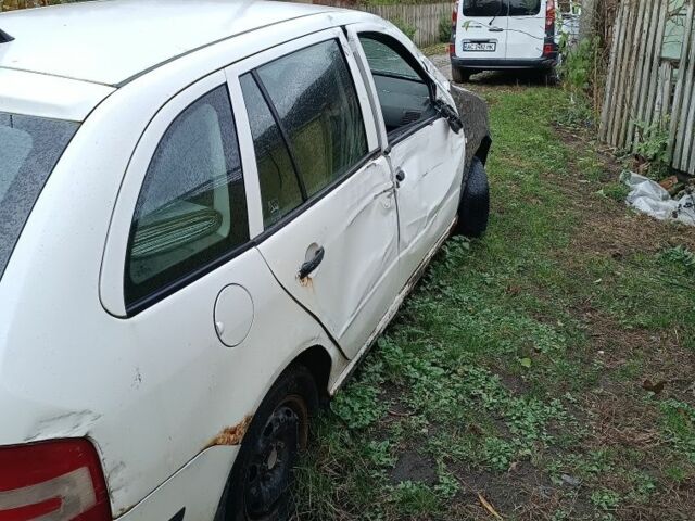 Білий Шкода Фабія, об'ємом двигуна 1.2 л та пробігом 2 тис. км за 1000 $, фото 1 на Automoto.ua