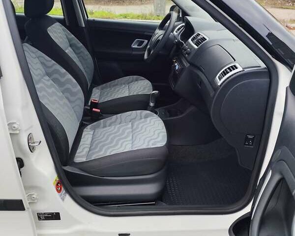 Білий Шкода Фабія, об'ємом двигуна 1.4 л та пробігом 182 тис. км за 5300 $, фото 25 на Automoto.ua