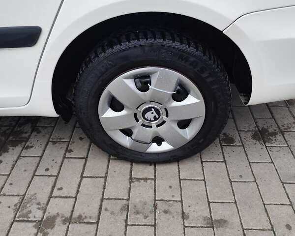 Білий Шкода Фабія, об'ємом двигуна 1.4 л та пробігом 182 тис. км за 5500 $, фото 15 на Automoto.ua