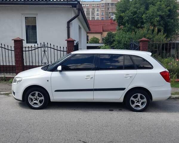 Білий Шкода Фабія, об'ємом двигуна 1.2 л та пробігом 250 тис. км за 5200 $, фото 8 на Automoto.ua