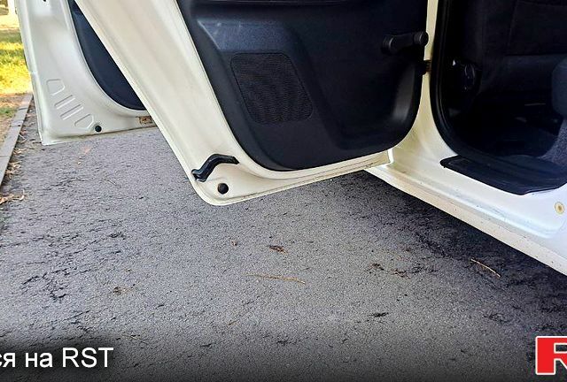 Шкода Фабия 2008 в Кропивницком (Кировограде) на Automoto.ua Белый Шкода Фабия, объемом двигателя 1.4 л и пробегом 364 тыс. км за 3999 $, фото 10 на Automoto.ua