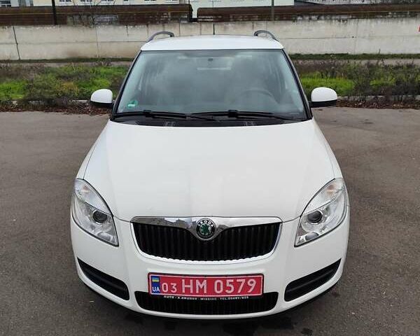 Белый Шкода Фабия, объемом двигателя 1.4 л и пробегом 182 тыс. км за 5300 $, фото 1 на Automoto.ua